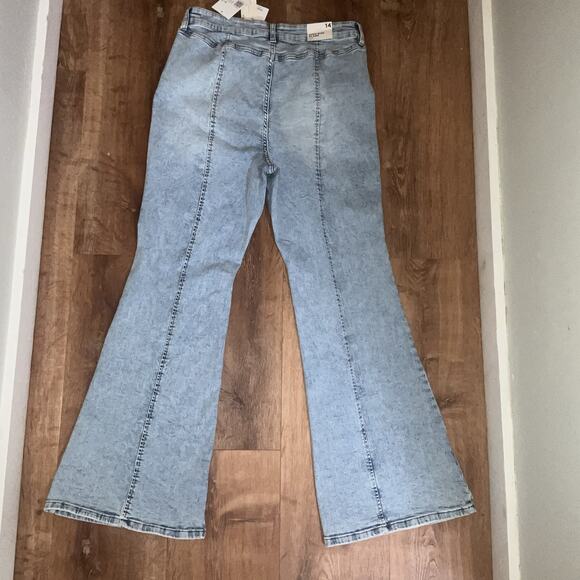 Retro High Rise Flare Leg Jeans Light Wash Denim Stretch- SIZE 14 - Picture 6 of 11